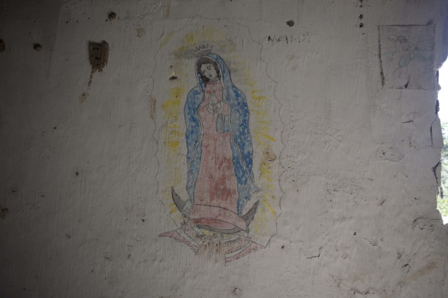 Imagen de la virgen de Guadalupe pintada en la pared. / Foto: Monica Gonzalez Islas/ Pie de Pagina Red de Periodistas de a Pie